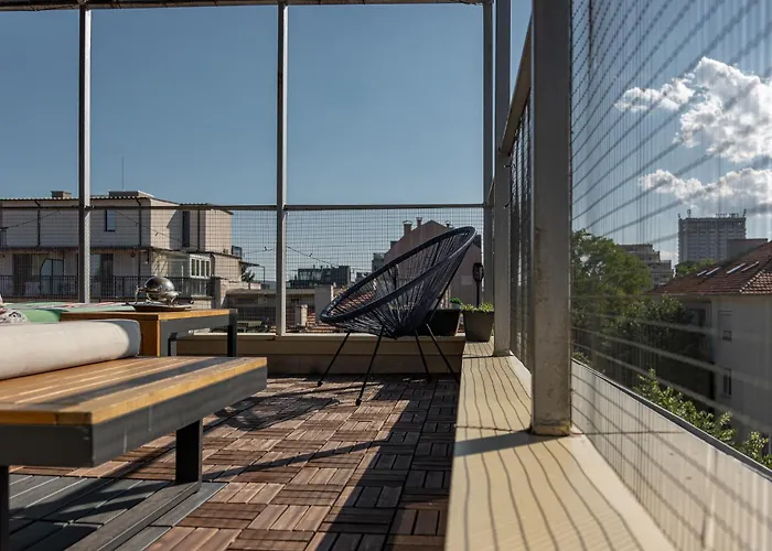 Historic Place With Paid Parking *