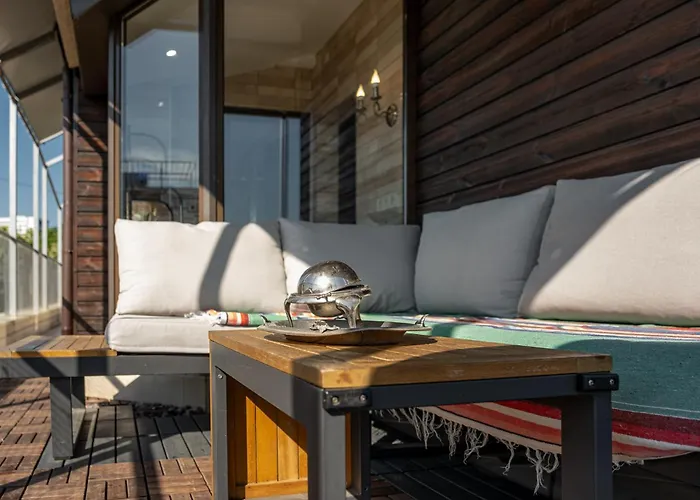 Historic Place With Paid Parking *